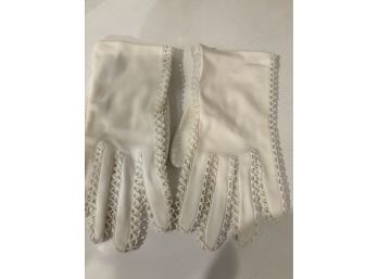 Vintage White Tea Gloves With Embroidered Edging
