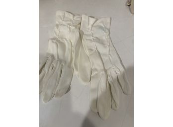 Vintage White Tea Gloves With Ruching Detail On The Top