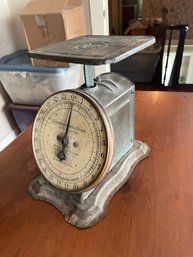 Vintage Kitchen Scale