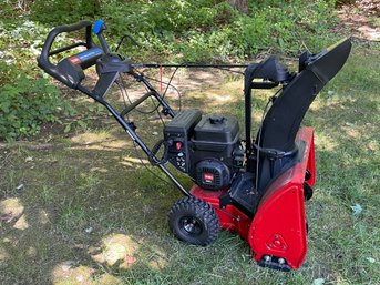 LIKE NEW ~ Toro 24' SnowMaster 824 QXE Snow Blower