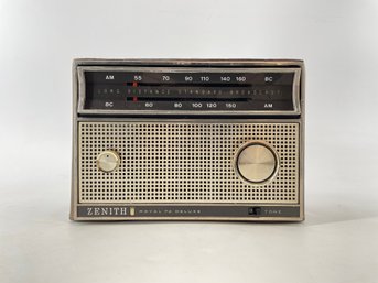 Vintage Zenith Royal 74 Deluxe Am Transistor Radio (Brown)