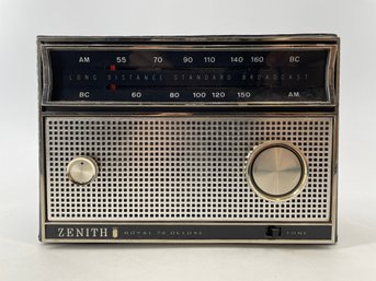 Vintage Zenith Royal 74 Deluxe Am Transistor Radio (Black)