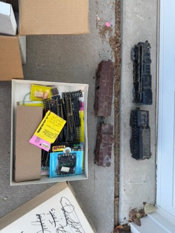 P9 Vintage Train Engine And Cars #12580 | Auctionninja.com