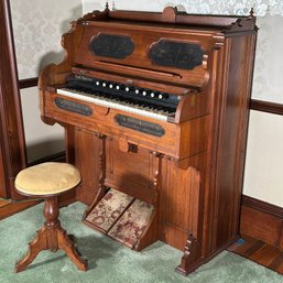 Antique S.D. & H.W. Smith American Parlor Pump Organ