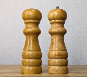 Vintage Wooden Salt Shaker & Pepper Grinder Set 6'
