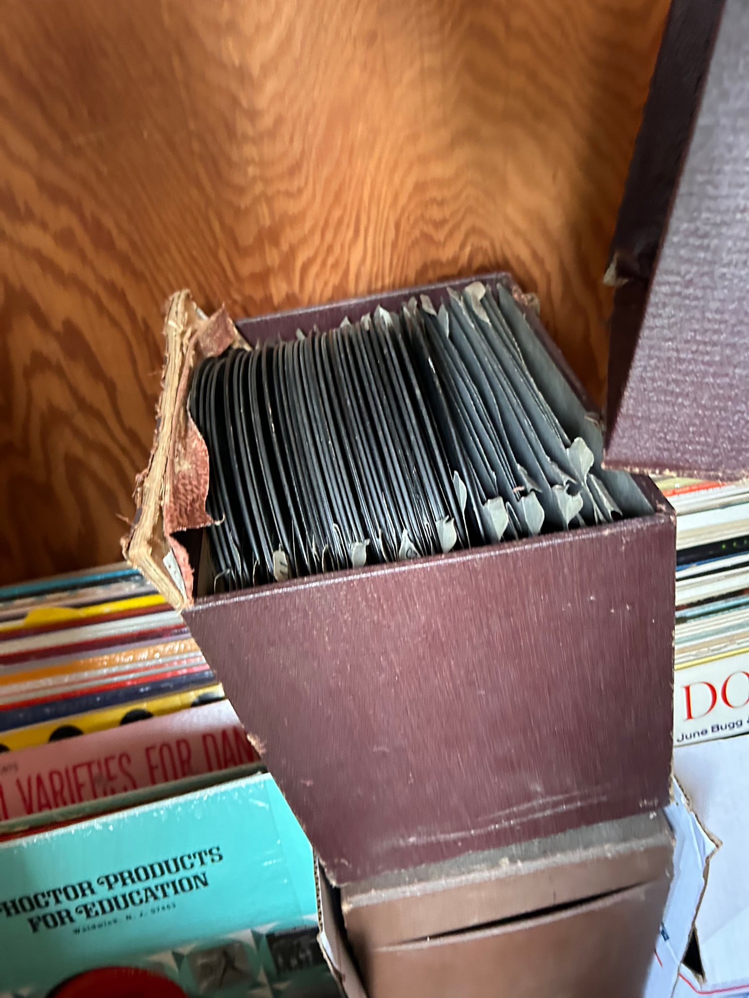 Two Collectors Boxes Of Vintage/Antique Shellac Records #2395 ...