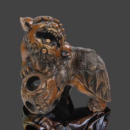 VINTAGE CHINESE CARVED WOOD FOO DOG SCULPTURE WITH PUZZLE BALL