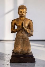 VINTAGE EARLY 20c MOMONUMENTAL ASIAN GILT LACQUERED SCULPTURE PRAYING BUDDHA