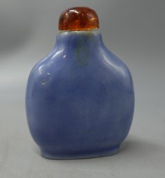 ANTIQUE CHINESE CLAIR DE LUNE GLAZED SNUFF BOTTLE WITH AMBER TOP