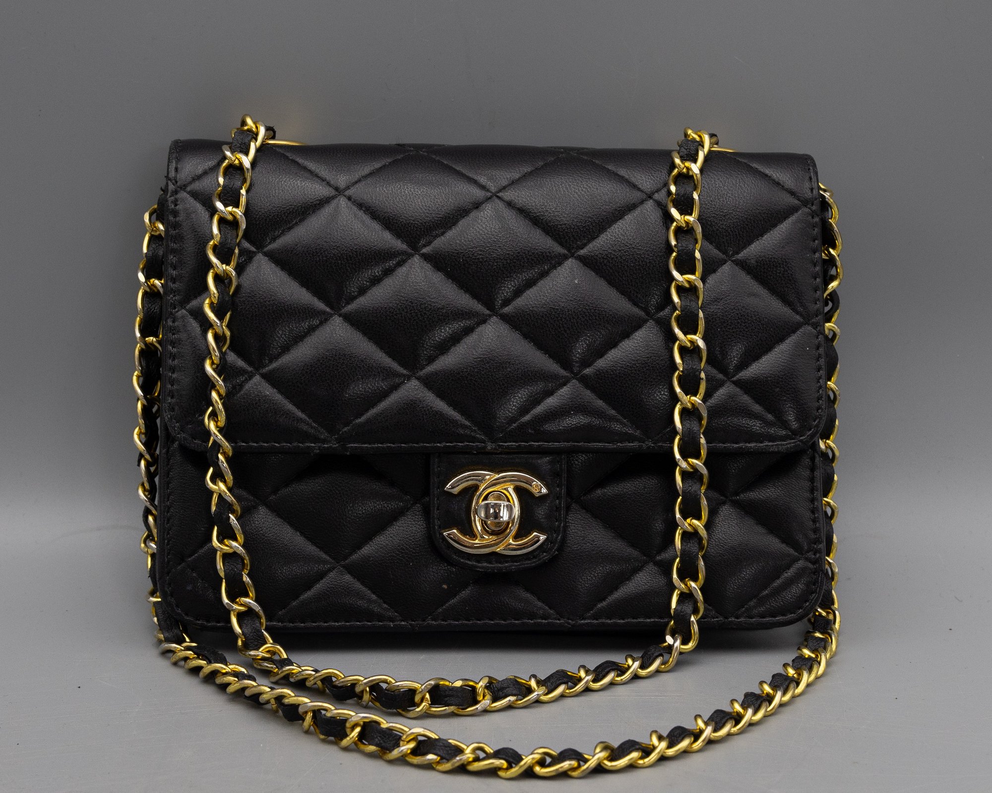 希少品　CHANEL SUPER COLLECTION 2004 Vol.17 Chanel // Spring 2021 Black & Multi Neon Print Top – VSP