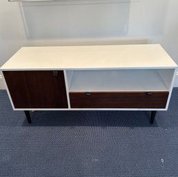 Article Media Credenza
