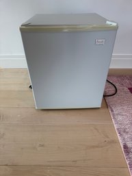 Avanti Refrigerator