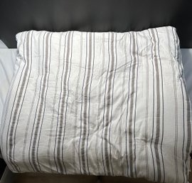 Queen Size Tommy Hilfiger Comforter And 2 Pillow Cases