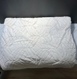 Queen Size Faux Fur Comforter And Pair Of Pillowcases