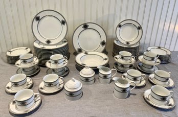 Set Of Mikasa Fine China Coquille L 5596 Dinner Service For 14