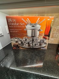18-PC Fondue Set New In Box