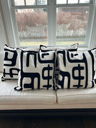 4 Safavieh Black And White Throw Pillows