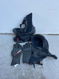 Oneill Size 10 Boots And Medium Gloves And Mutant Hood