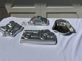 Set Of 4 Decorative Cake Pans