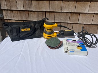 DeWalt Orbital Palm Sander With Bag And Sandpaper