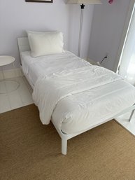 Design Within Reach Platform Twin Beds With Mattress (1 Of 2)