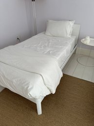 Design Within Reach Platform Twin Beds With Mattress (1 Of 2)