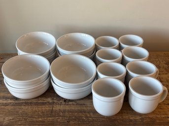 Set Of 8 Suppertime Pottery Barn Bowls With Matching Mugs