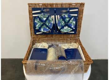 Vintage Optima Wicker Picnic Basket With Service For 4