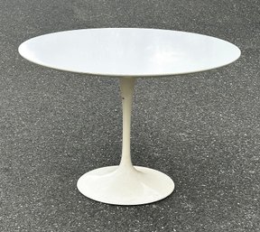 Eero Saarinen (Finland, 1910-1961) Tulip Dining Table For Knoll International - 1960's - Mid-Century Modern