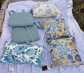 Lot Of 4 Throw Pillows & 2 Seat Cushions