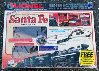 Santa Fe Model Train Set - Lionel Trains - O Gauge - In Box