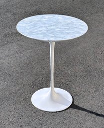 Vintage Eero Saarinen (Finland, 1910-1961) Tulip Pedestal Side Table - With Marble Top - 16' Diameter