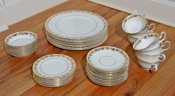 Wedgwood Whitehall Bone China Set For 8 (40-Pieces)