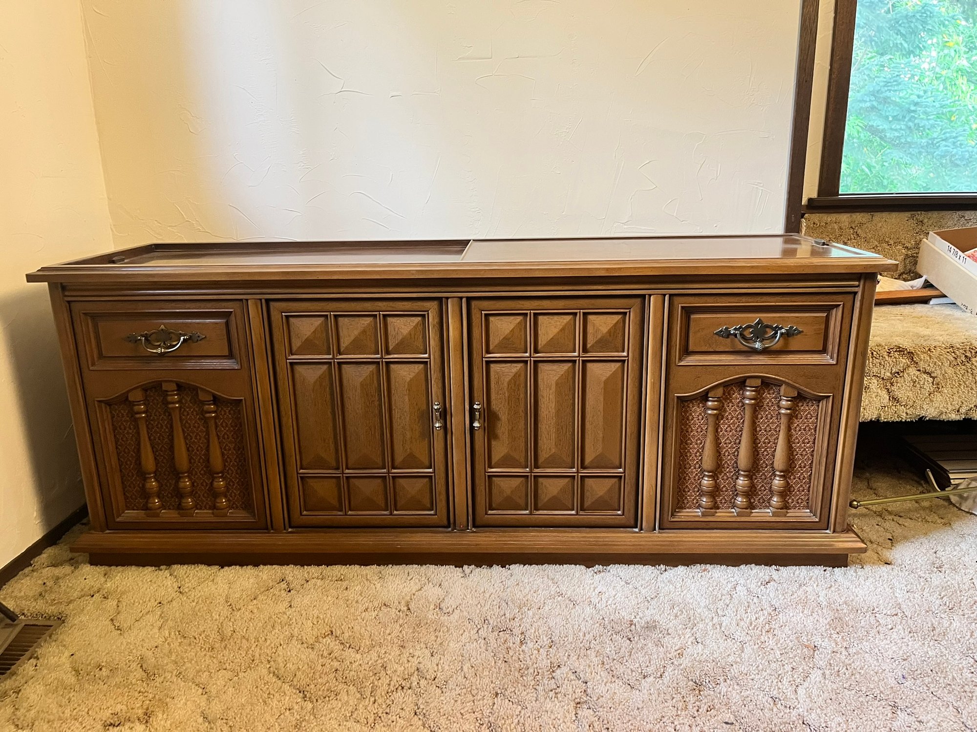 Vintage Magnavox Astro-Sonic Stereo #1540 | Auctionninja.com
