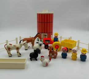 Vintage Fisher Price Little People Play Farm #915