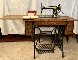 Antique 1907 SINGER Sphinx Sewing Machine