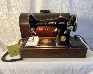 Vintage 1928 SINGER Class 99 Hand Crank Sewing Machine
