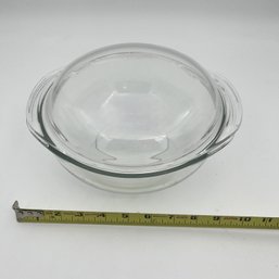 Pyrex Clear Glass Bowl With Lid.