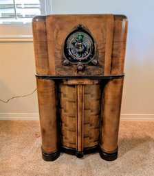 Vintage 1938 Zenith Console Radio Current Market Price Up To $3300.