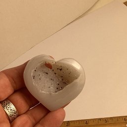 LOT 125, Rocks/crystals, Agate Heart With Natural Crystal Druzy