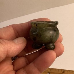LOT 147, Rocks/crystals, Carved Serpentine Green Cauldron