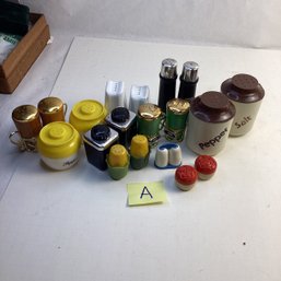 Vintage Mid Century Salt And Pepper Shaker Lot