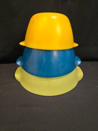 Anchor Hocking Fire King 3pc Spouted Bowls