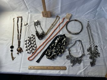 Estate Sale, Jewelry Lot, Ladies Fashion, Jewelry Bold Statement, Necklaces See All Photos