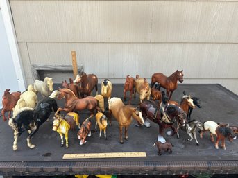 Great Lot Of Assorted Plastic Horses Various Colors And Sizes