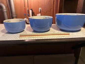 Set Of Three Vintage Halls Superior Quality Kitchenware Made In USA No Chips Or Cracks Great Condition Nice
