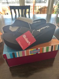Brand New SKECHERS Cali Platform Wedge Flip Flop Sandals Size 7