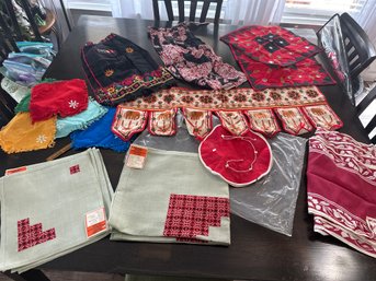 Vintage Lot Of Linens Very Colorful Many Hand Embroidered See Photos