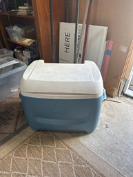 IGLOO MAXCOLD ISLAND BREEZE ROLLER 60qts