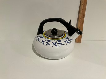Vintage Studio Nova Whistling Tea Kettle. Bonne Cuisine, Sky Light Whistling Tea Kettle, Thailand.